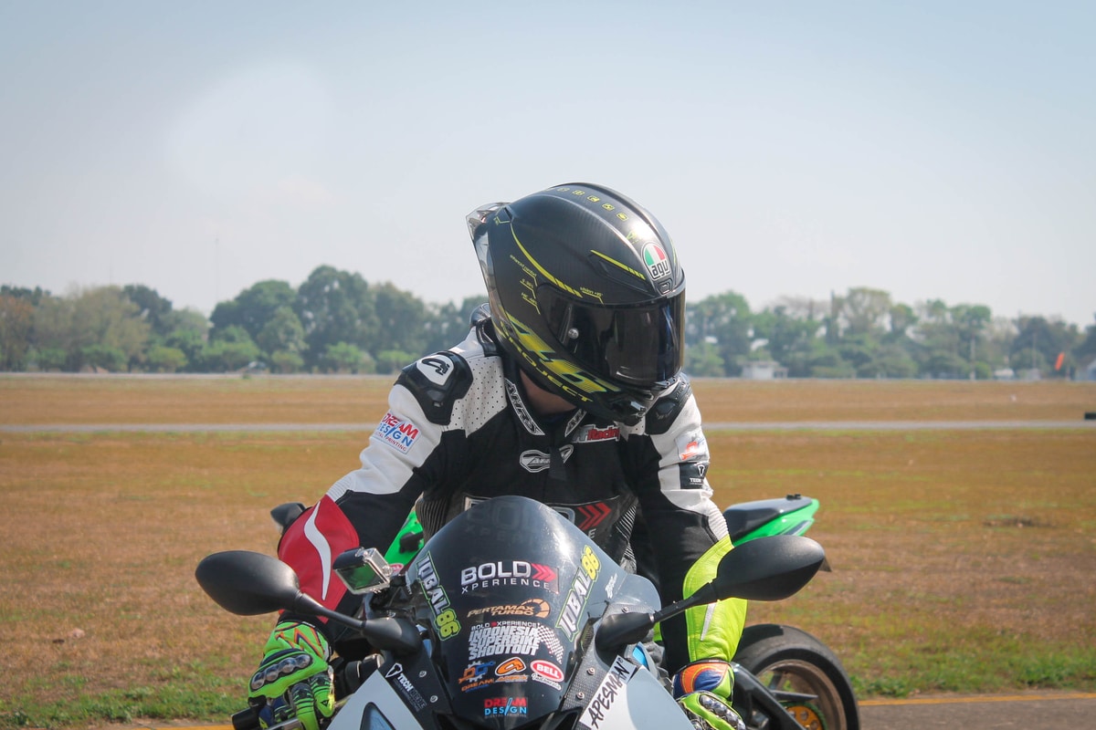 découvrez notre assurance moto et scooter adaptée à vos besoins. protégez votre véhicule avec une couverture complète, des tarifs compétitifs et un service client réactif. bénéficiez de sérénité sur la route grâce à notre expertise en assurance deux-roues.