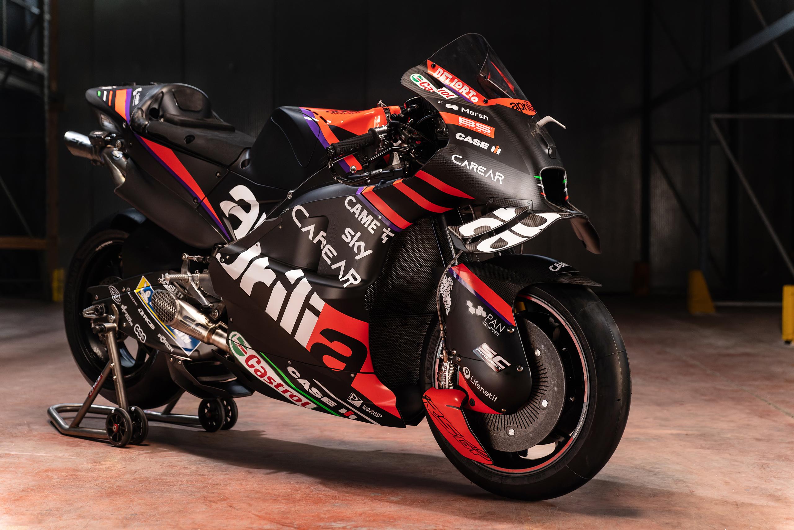 découvrez l'univers des motos aprilia : performance, innovation et design audacieux. explorez notre gamme de modèles sportifs et routiers, adaptés à tous les passionnés de deux-roues.
