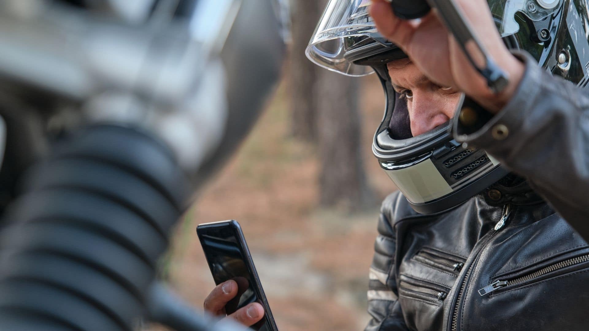 découvrez notre assurance moto électrique flexible et adaptée à vos besoins. protégez votre deux-roues électrique avec une couverture complète, des garanties sur mesure et des tarifs compétitifs. roulez sereinement avec une assurance dédiée aux motos de demain.
