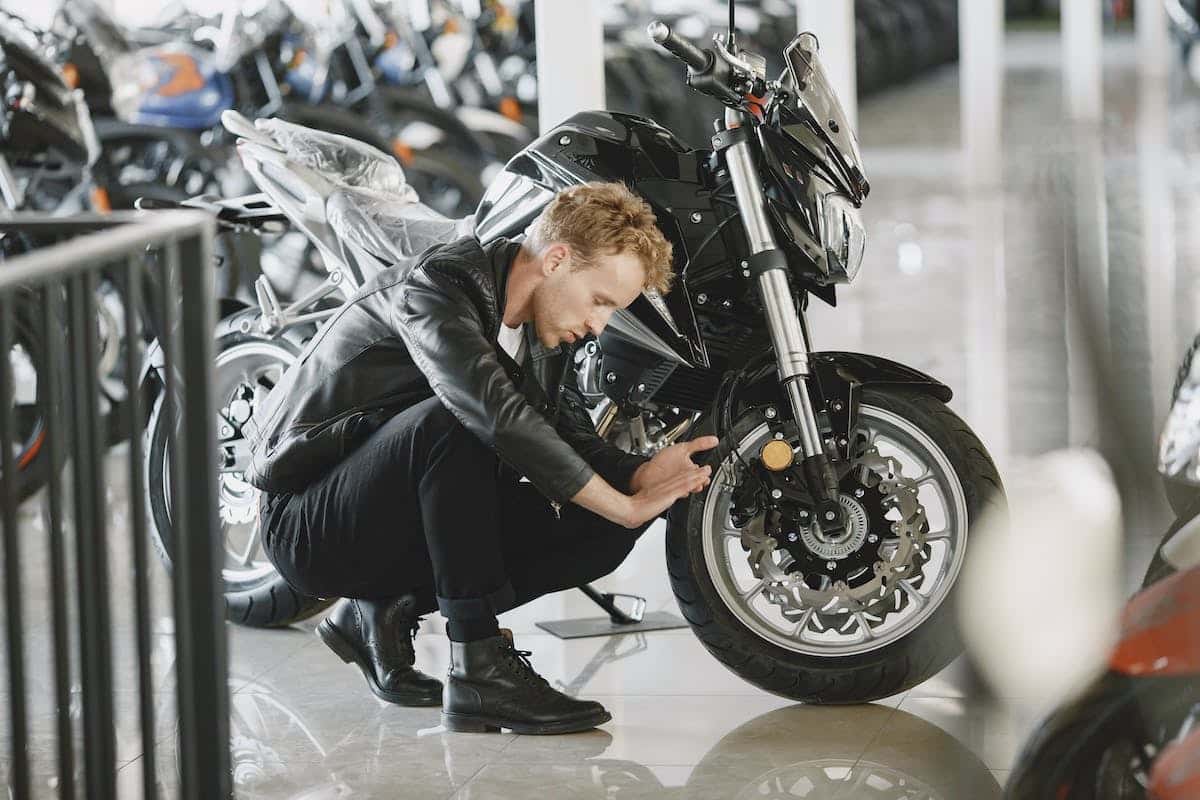 découvrez notre offre d'assurance pour moto électrique 125, conçue pour protéger votre véhicule tout en respectant l'environnement. profitez de garanties adaptées, d'un service client à votre écoute et d'une couverture complète pour rouler en toute sérénité.