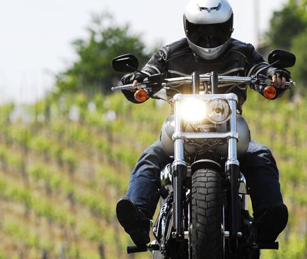 découvrez l'assurance moto spécialement conçue pour les jeunes conducteurs. profitez de tarifs avantageux et d'une couverture adaptée à vos besoins. roulez en toute sérénité avec une protection optimale dès le début de votre expérience.