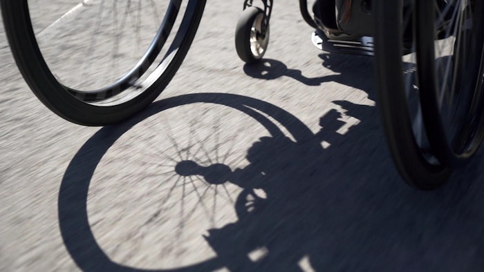 découvrez nos solutions d'assurances pour fauteuils roulants, adaptées à vos besoins spécifiques. protégez votre mobilité et votre confort avec des couvertures complètes, incluant la réparation, le vol et la responsabilité civile. informez-vous sur les options disponibles et prenez soin de votre autonomie.