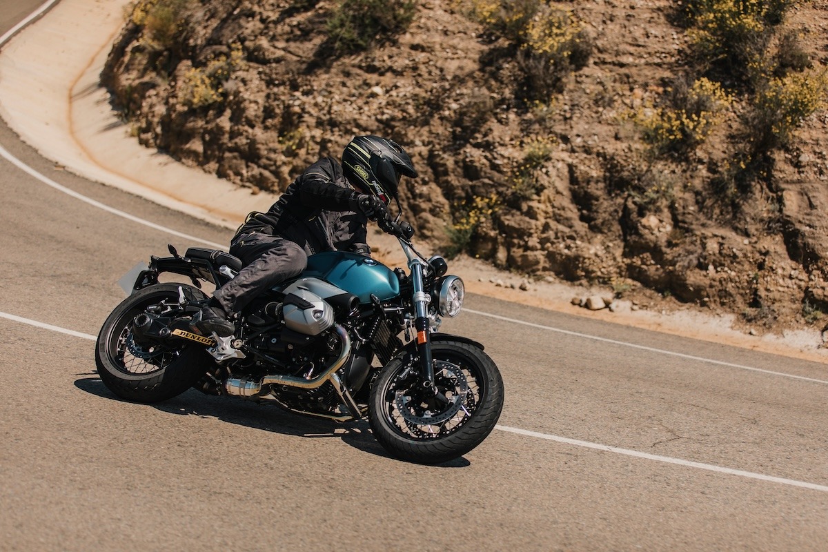 découvrez tout ce qu'il faut savoir sur le coût de l'assurance moto, y compris les facteurs qui influencent les prix, les différentes options de couverture et des astuces pour économiser sur votre police d'assurance. prenez le contrôle de votre budget et protégez votre deux-roues en toute sérénité.