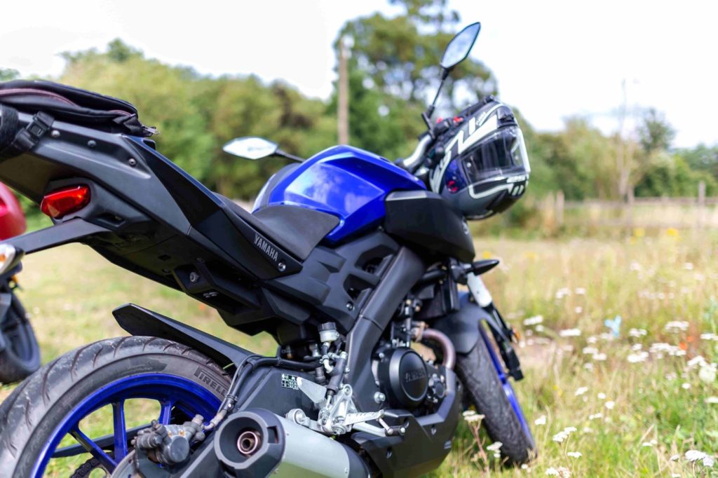 découvrez les meilleures offres de prix pour l'assurance moto 125. comparez les tarifs, les garanties et trouvez la couverture idéale pour votre deux-roues, tout en bénéficiant de conseils d'experts pour une assurance adaptée à vos besoins.