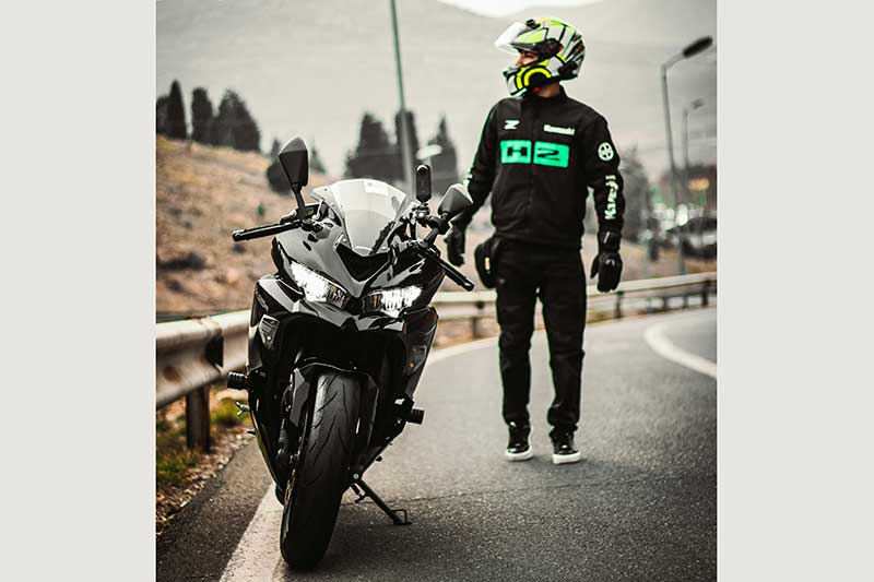 découvrez les meilleurs prix d'assurance moto adaptés à vos besoins. comparez les offres, bénéficiez de conseils d'experts et trouvez la couverture idéale pour rouler en toute sérénité.