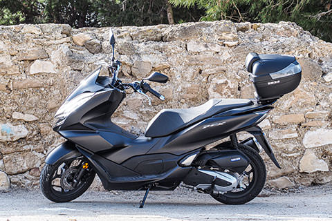 découvrez les tarifs des assurances pour scooter 125, comparez les offres des assureurs et trouvez la couverture adaptée à vos besoins pour circuler en toute sérénité.