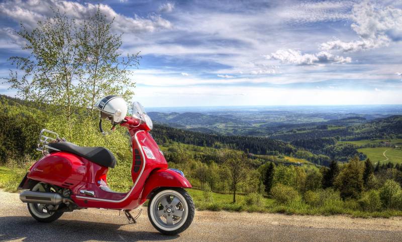 découvrez les tarifs des assurances pour scooter afin de trouver la couverture idéale qui correspond à vos besoins et votre budget. comparez les offres, bénéficiez de conseils et économisez sur votre assurance scooter.