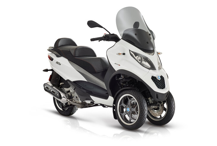 découvrez l'assurance idéale pour votre scooter mp3 500. protégez-vous avec des garanties sur mesure, une assistance routière 24/7 et des tarifs compétitifs. obtenez un devis personnalisé et roulez en toute sérénité !