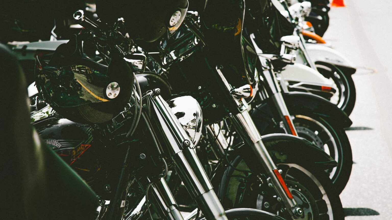 découvrez notre guide complet pour la souscription à l'assurance moto lynx. profitez de conseils pratiques, d'astuces pour choisir la meilleure couverture et d'informations détaillées sur les garanties pour assurer votre sécurité et celle de votre deux-roues.