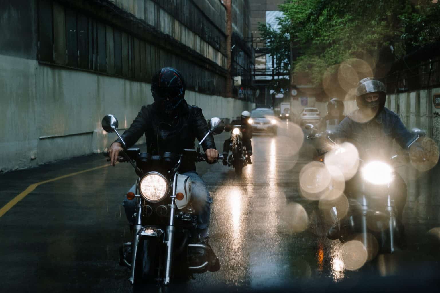 découvrez notre assurance motards sur mesure, adaptée à vos besoins spécifiques pour une protection optimale de votre deux-roues. bénéficiez d'une couverture complète et d'un service client à votre écoute pour rouler en toute sérénité.
