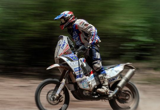 découvrez notre guide complet sur l'assurance moto verte : des conseils pour choisir une couverture respectueuse de l'environnement, des astuces pour réduire votre empreinte carbone tout en circulant en toute sécurité, et des solutions adaptées aux motards soucieux de la planète.