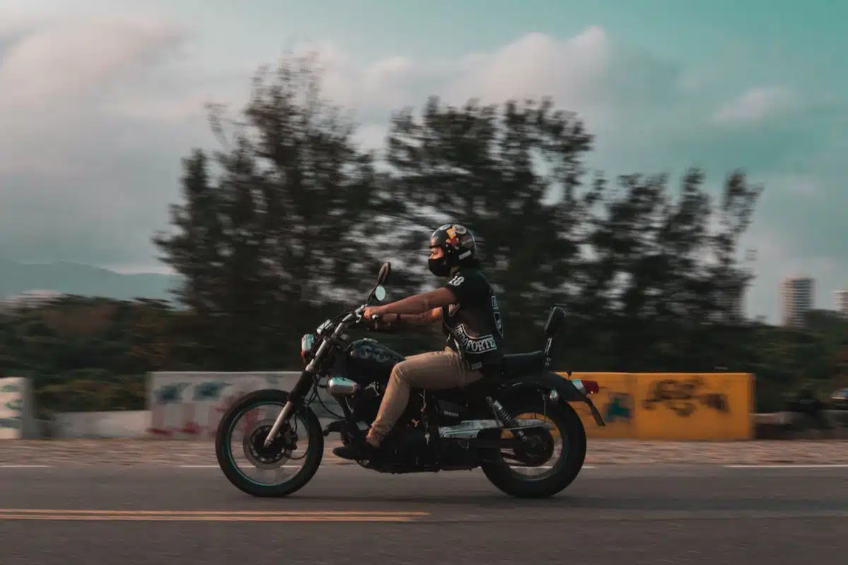 découvrez notre assurance moto adaptée à vos besoins. protégez votre véhicule et bénéficiez d'une couverture complète, d'assistance routière et de tarifs compétitifs. roulez en toute sérénité avec notre expertise en assurances motocycles.