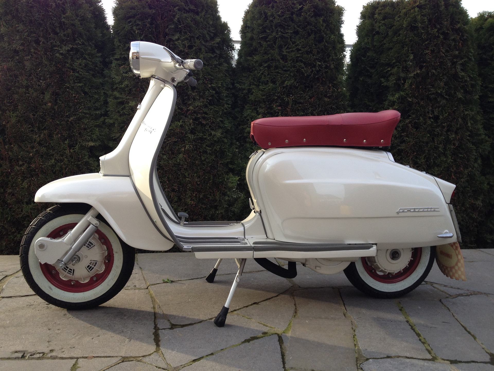 découvrez nos options d'assurance scooter 125 adaptées à vos besoins. protégez votre véhicule avec une couverture complète, des tarifs compétitifs et des garanties sur mesure. profitez de la tranquillité d'esprit en roulant en toute sécurité!