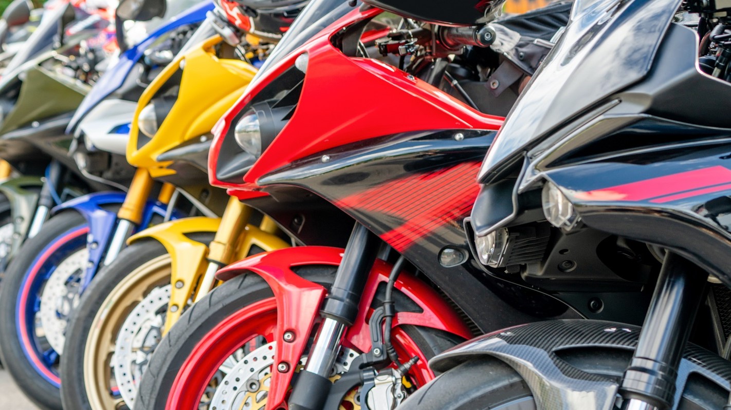 découvrez nos offres d'assurances moto sur mesure pour protéger votre véhicule. profitez d'une couverture adaptée à vos besoins, avec des garanties complètes et des tarifs compétitifs. roulez en toute sérénité avec notre service client à votre écoute.