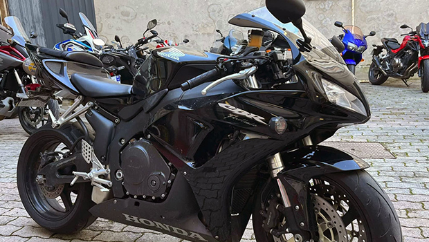 découvrez notre analyse complète des avis sur l'assurance moto axa. trouvez des retours d'expérience, des conseils et des informations utiles pour choisir la meilleure couverture pour votre deux-roues.