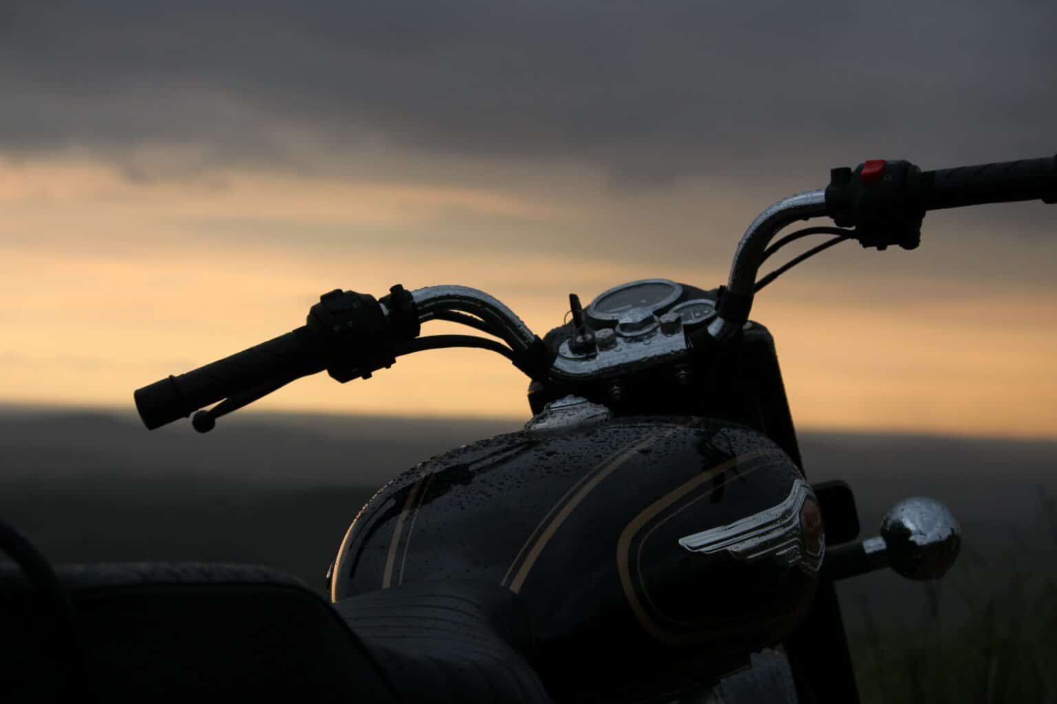 découvrez comment faire le meilleur choix d'assurance pour votre auto ou moto. comparez les offres, avantages et conseils pour une couverture adaptée à vos besoins.