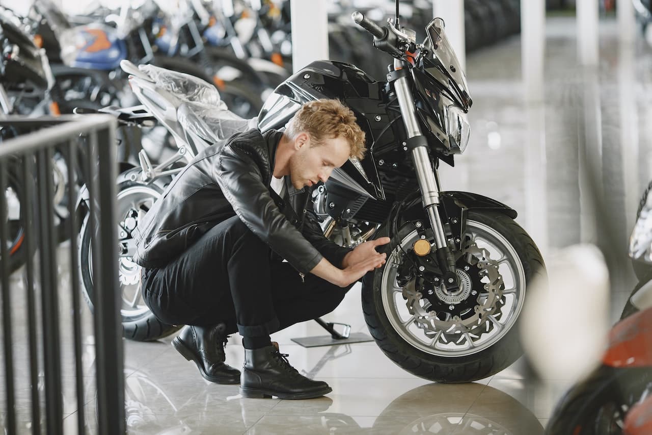 découvrez comment choisir le meilleur assureur pour votre moto. comparez les offres, les garanties et trouvez l'assurance qui s'adapte à vos besoins et à votre budget.