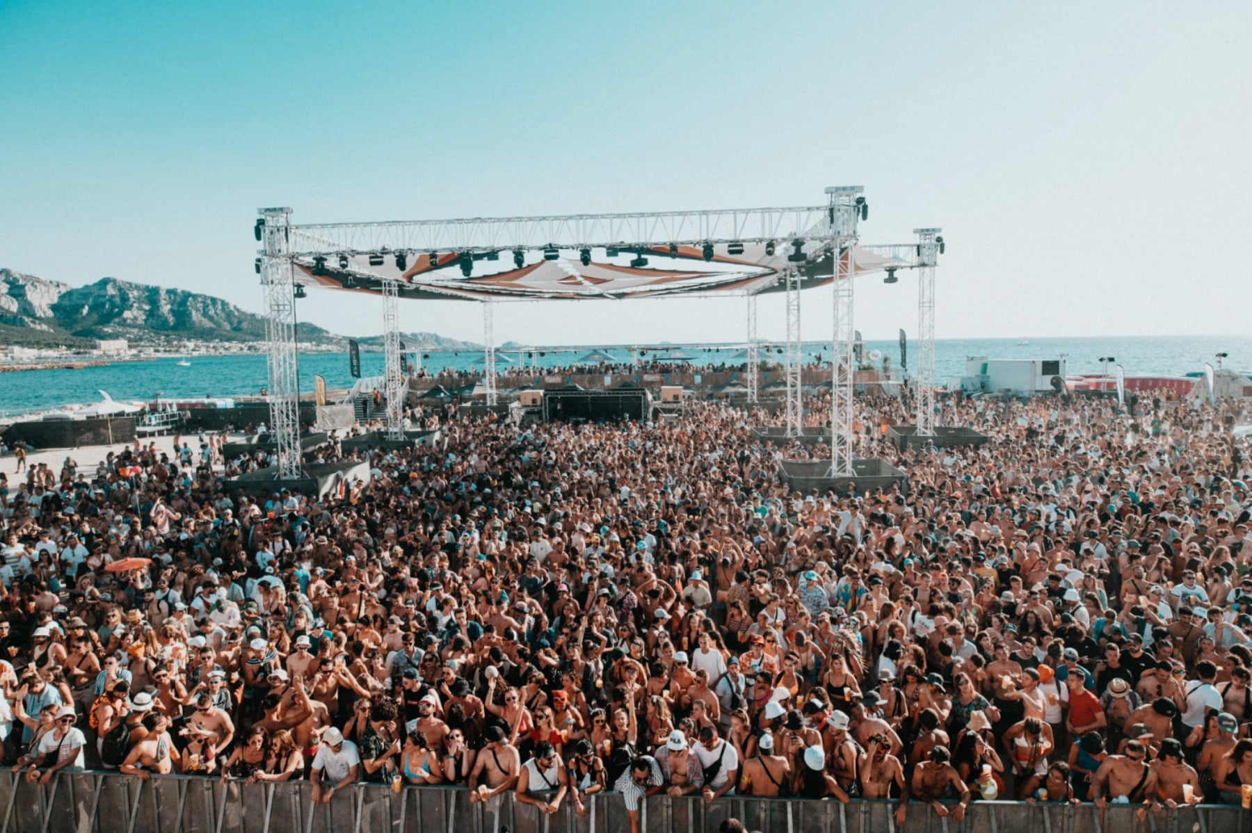 découvrez les événements incontournables d'avril à marseille : festivals, concerts, expositions et activités culturelles. ne manquez pas l'occasion de vivre l'effervescence printanière de cette belle ville méditerranéenne.