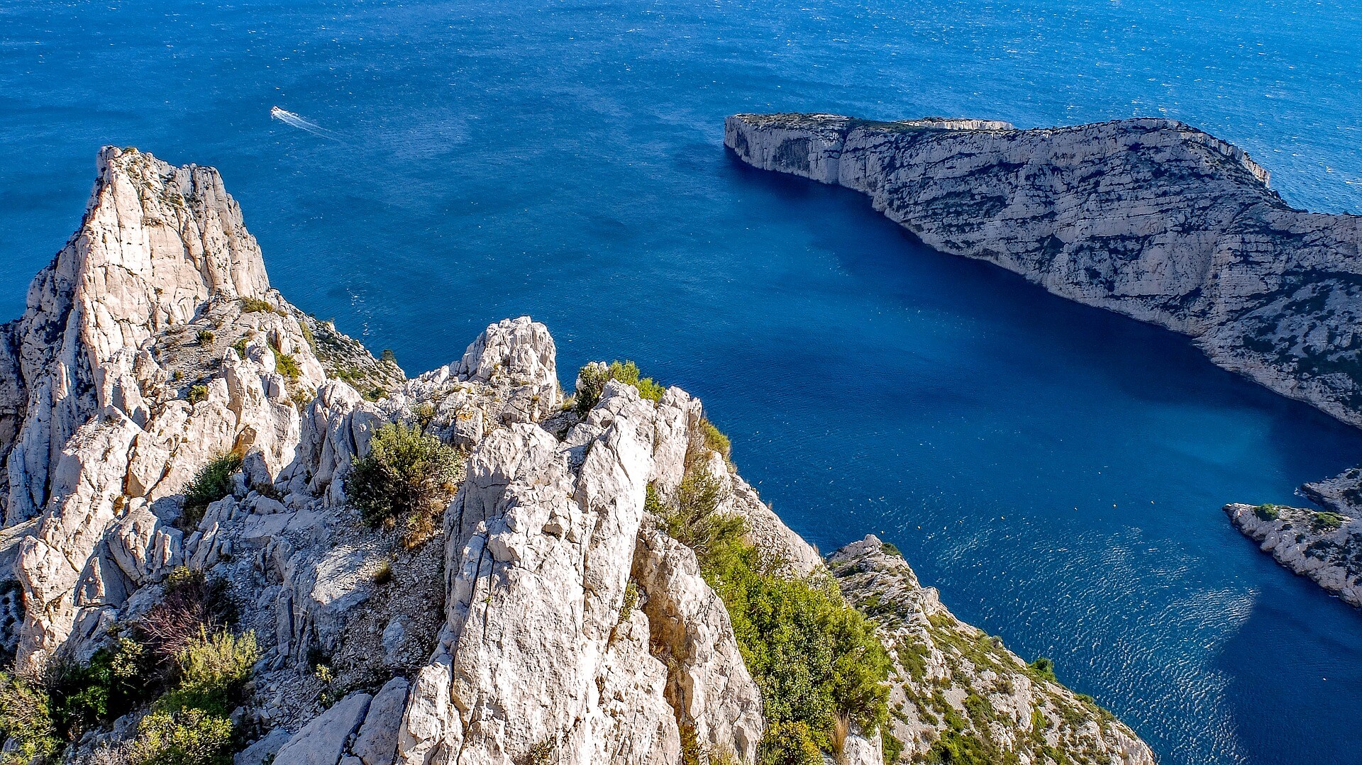 découvrez les événements incontournables d'avril à marseille ! concerts, festivals, expositions et activités en plein air : plongez au cœur de la riche culture marseillaise et ne manquez pas ces moments uniques.