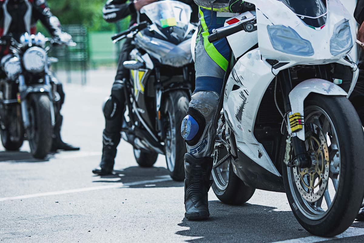 découvrez notre guide complet sur les avis d'assurance moto. comparez les offres, lisez les témoignages d'assurés et choisissez la meilleure couverture pour votre deux-roues en toute sérénité.