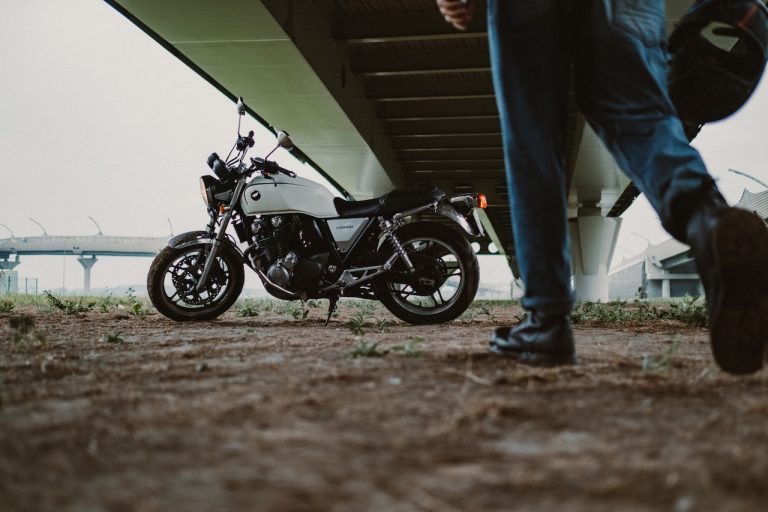 obtenez rapidement un devis personnalisé pour votre assurance moto avec maaf. profitez d'une couverture adaptée à vos besoins, d'un service client réactif et de garanties avantageuses pour rouler en toute sérénité.