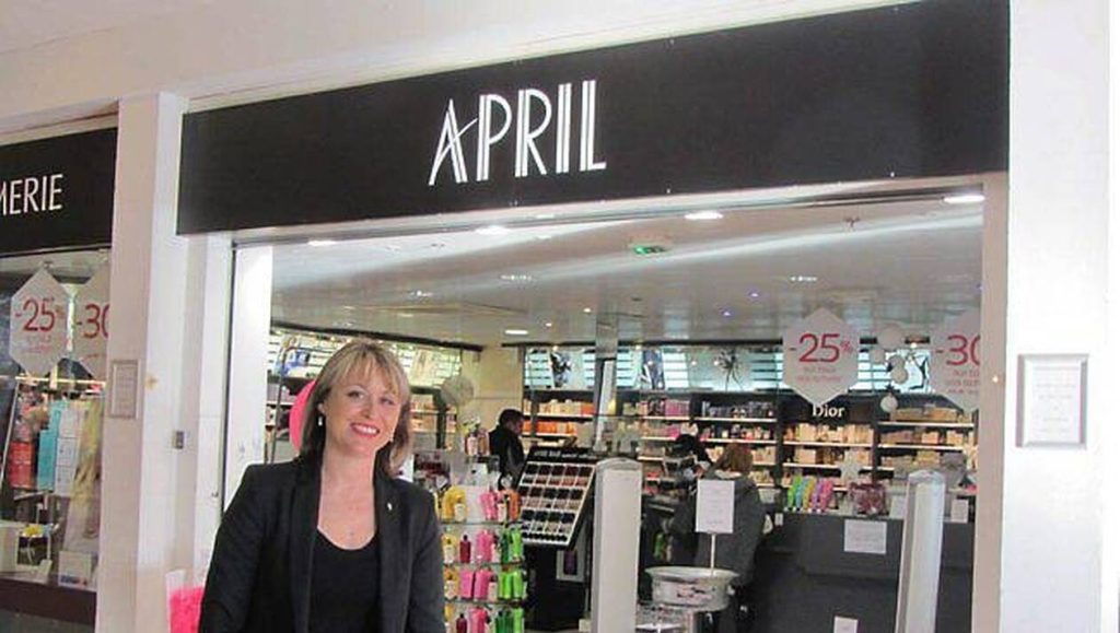 découvrez l'univers envoûtant de la parfumerie april, où chaque fragrance raconte une histoire unique. explorez notre sélection de parfums raffinés et laissez-vous séduire par des senteurs d'exception qui éveilleront vos sens.