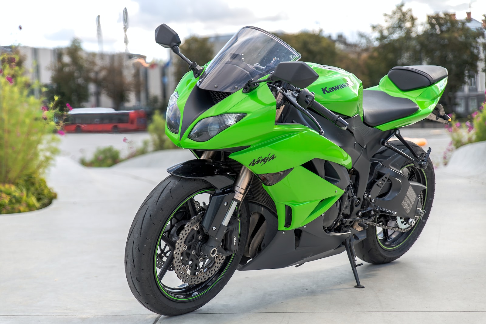 découvrez notre service d'assurance moto spécialement conçu pour les jeunes conducteurs. profitez de tarifs attractifs, d'une couverture complète et d'un accompagnement personnalisé pour rouler en toute sérénité.