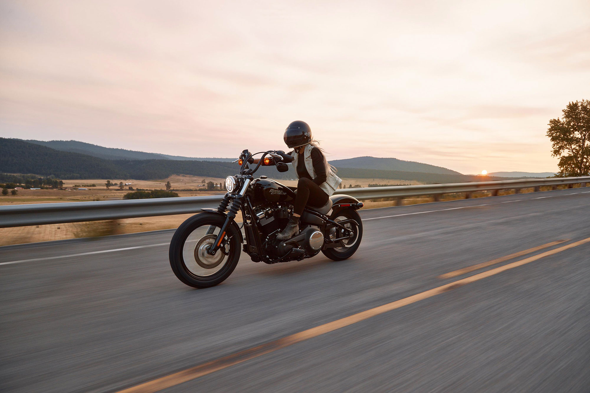 découvrez les différences clés entre amv et la mutuelle des motards. comparez les garanties, les tarifs et les services pour choisir l'assurance moto qui correspond le mieux à vos besoins. faites le bon choix pour rouler sereinement.