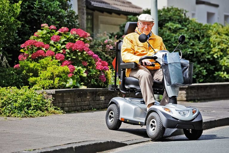 découvrez notre gamme de scooters électriques spécialement conçus pour les personnes en situation de handicap. offrant confort, sécurité et maniabilité, ces véhicules sont idéaux pour faciliter vos déplacements au quotidien.