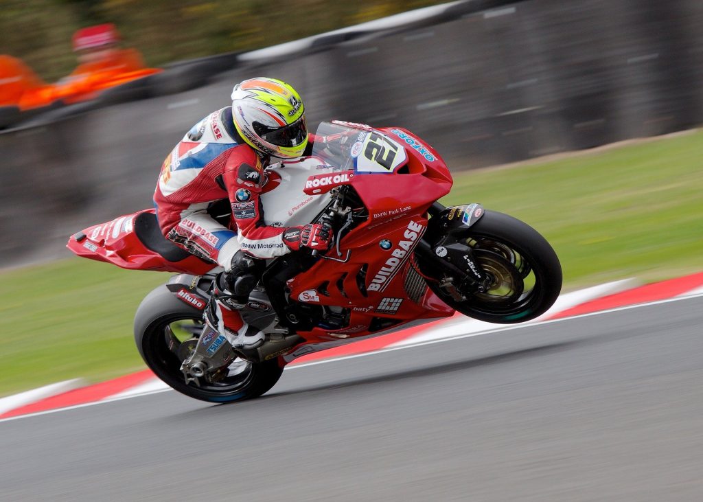 découvrez l'importance d'une assurance moto piste pour protéger votre sécurité et celle des autres sur le circuit. choisissez une couverture adaptée pour vivre votre passion en toute sérénité.