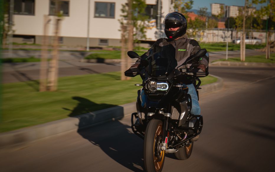 découvrez nos offres d'assurances pour motos de 125cc. protégez votre véhicule avec une couverture adaptée à vos besoins, incluant options de responsabilité civile, vol et dommages. obtenez un devis personnalisé en ligne et roulez en toute sérénité.