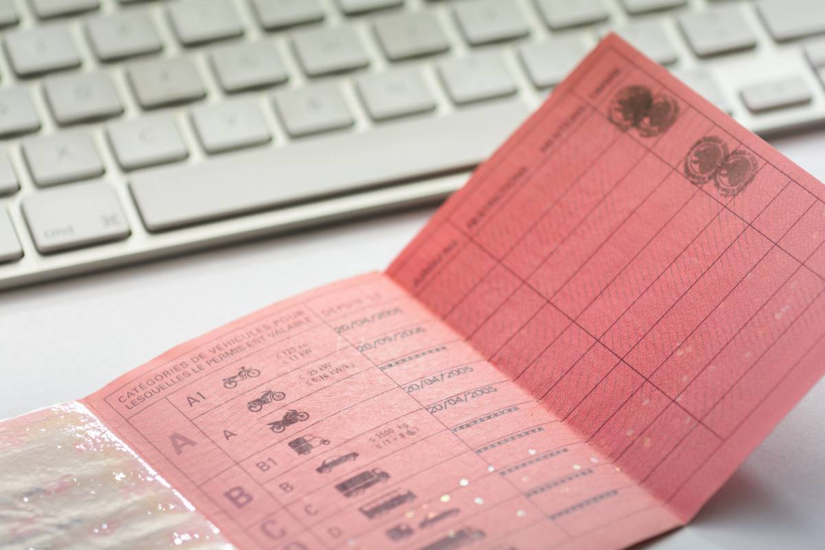 découvrez les principaux risques liés à la suspension de votre permis de conduire. informez-vous sur les conséquences juridiques, les procédures à suivre et les conseils pour éviter des sanctions sévères.