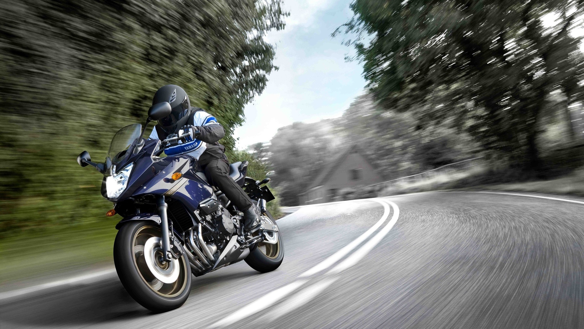 découvrez notre comparateur d'assurance moto pour trouver la meilleure couverture au meilleur prix. comparez les offres des assureurs et bénéficiez d'une protection adaptée à vos besoins et à votre budget.