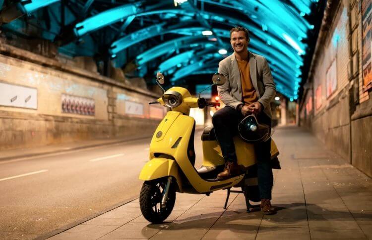 découvrez notre comparatif d'assurances scooter pour protéger votre deux-roues. obtenez des devis personnalisés, des conseils d'experts et choisissez la couverture qui vous convient le mieux tout en réalisant des économies sur votre prime d'assurance.