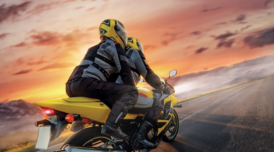 découvrez notre comparateur d'assurance moto pour trouver la couverture idéale à un prix compétitif. comparez les offres des plus grands assureurs et choisissez celle qui répond le mieux à vos besoins en quelques clics.