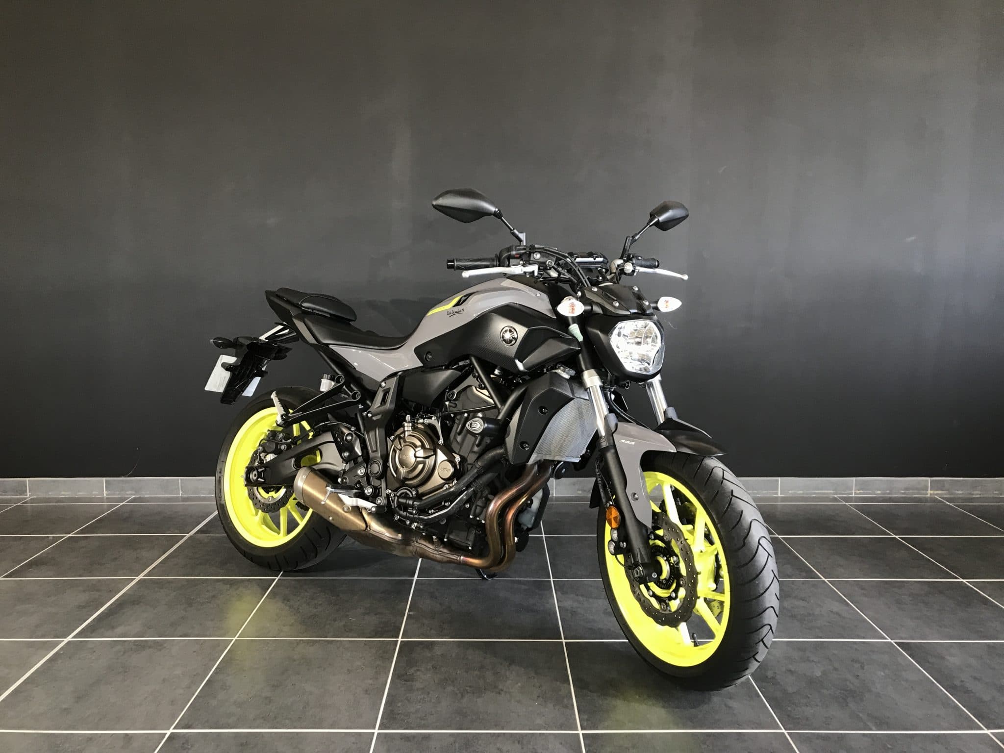 découvrez toutes les informations essentielles sur la yamaha mt-07 a2 : caractéristiques techniques, performances, et conseils pour les conducteurs débutants. explorez ce modèle polyvalent et dynamique, idéal pour les permis a2.
