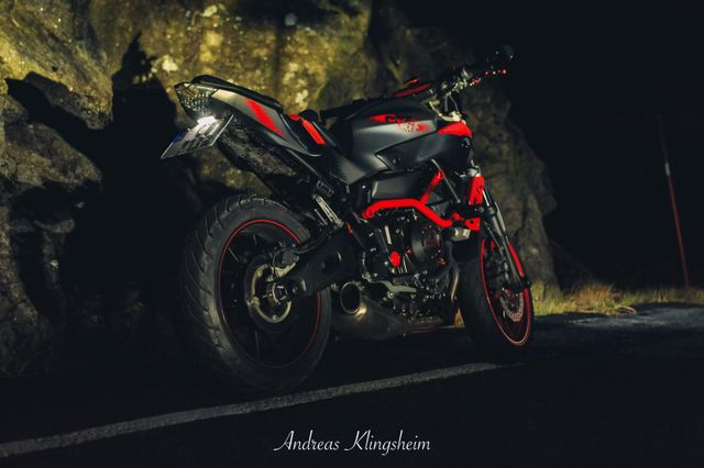 découvrez toutes les informations essentielles sur la yamaha mt-07 a2, une moto performante et accessible. explorez ses caractéristiques, ses atouts et conseils pour les jeunes permis afin de profiter pleinement de chaque trajet.