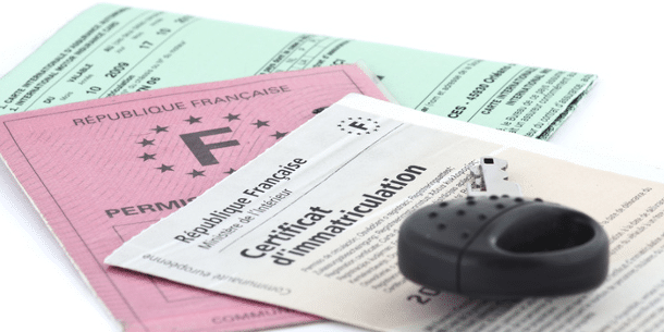 découvrez tout ce qu'il faut savoir sur le papier d'assurance voiture, son importance, et comment bien le choisir pour protéger votre véhicule et rouler en toute sécurité.