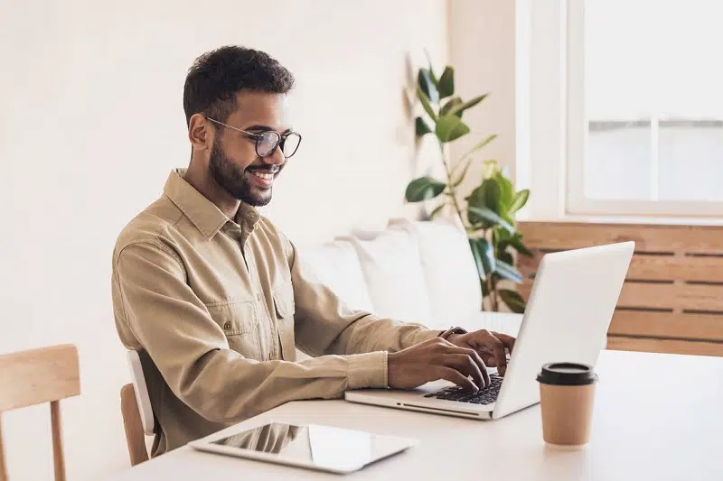 découvrez notre guide complet sur l'assurance auto-entrepreneurs. protégez votre activité avec des solutions adaptées à vos besoins et obligations en tant qu'auto-entrepreneur. informez-vous sur les couvertures indispensables pour sécuriser votre entreprise.