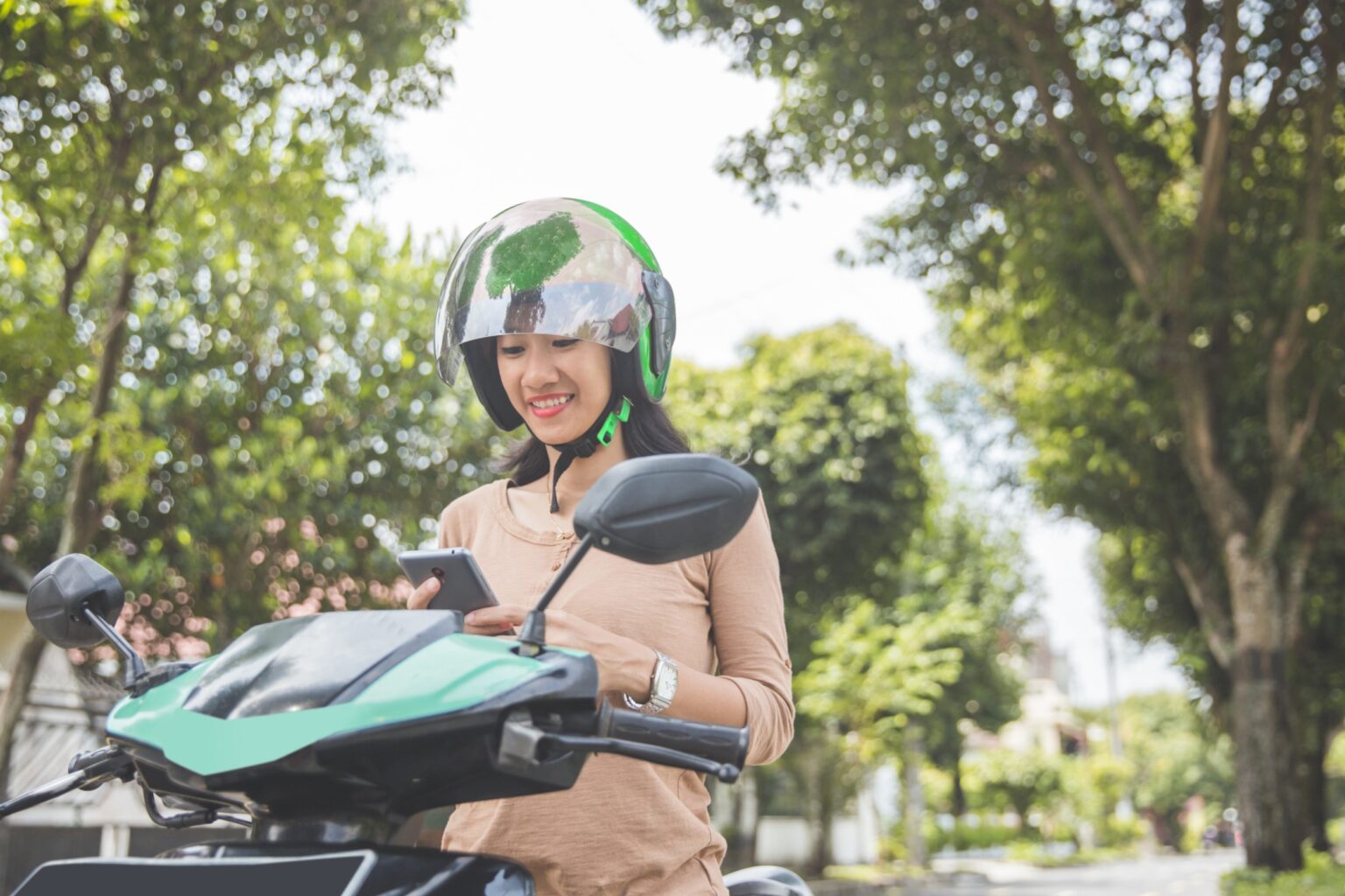 découvrez l'assurance moto 50cc avec amv, adaptée à vos besoins. bénéficiez d'une couverture complète et d'un service client de qualité pour rouler en toute sérénité. comparez les offres et trouvez la protection idéale pour votre deux-roues.