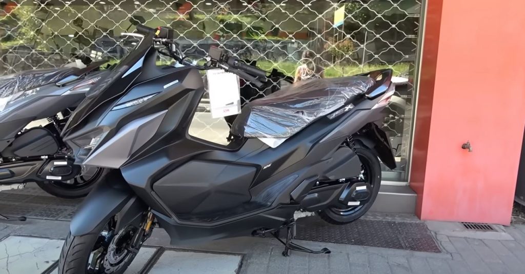 découvrez notre assurance spécialement conçue pour les scooters électriques de 125 cm³. protégez votre véhicule avec des garanties adaptées à vos besoins et bénéficiez d'une assistance 24/7. comparez nos offres compétitives et roulez en toute sérénité !