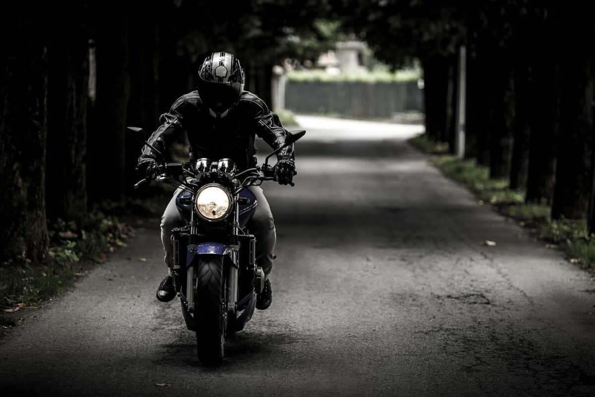 obtenez un contact direct avec notre service d'assurance moto pour des conseils personnalisés et une assistance rapide. profitez de tarifs compétitifs et d'une couverture adaptée à vos besoins.