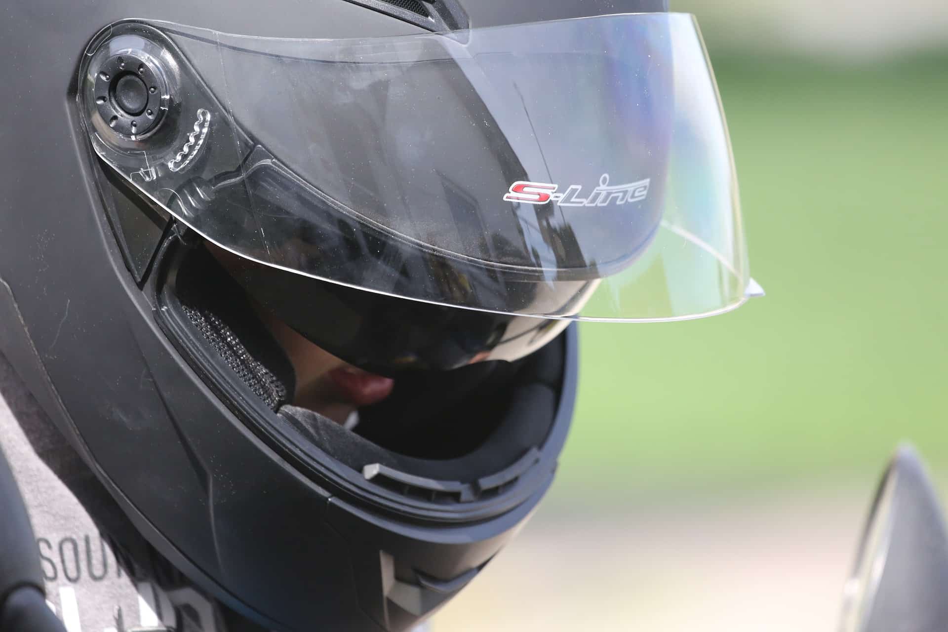 obtenez votre devis d'assurance moto personnalisé en quelques clics. comparez les offres des assureurs, choisissez la couverture qui vous convient le mieux et profitez de votre conduite en toute sérénité.