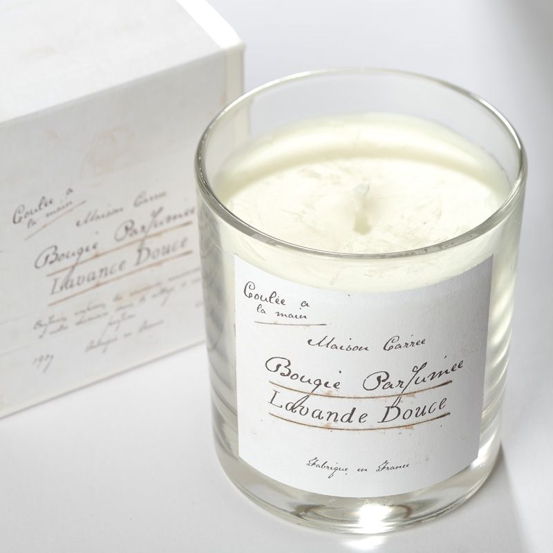 découvrez l'univers de la parfumerie artisanale, où chaque fragrance est créée avec passion et savoir-faire. explorez des senteurs uniques et authentiques, élaborées à partir d'ingrédients naturels, pour une expérience olfactive inoubliable.