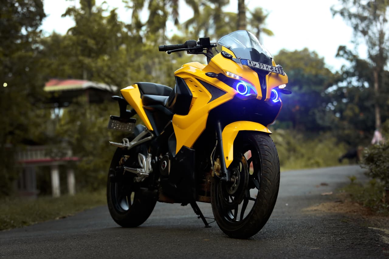 découvrez comment assurer votre sécurité en moto tout en restant connecté grâce à l'utilisation judicieuse des téléphones. apprenez des conseils pratiques, des applications essentielles et des accessoires innovants pour un parcours à la fois sécurisé et informé.