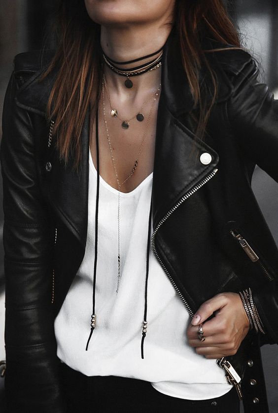 découvrez notre sélection d'accessoires tendance qui ajoutent une touche de style unique à toutes vos tenues. des pièces incontournables aux dernières nouveautés, exprimez votre personnalité avec nos accessoires chic et modernes.