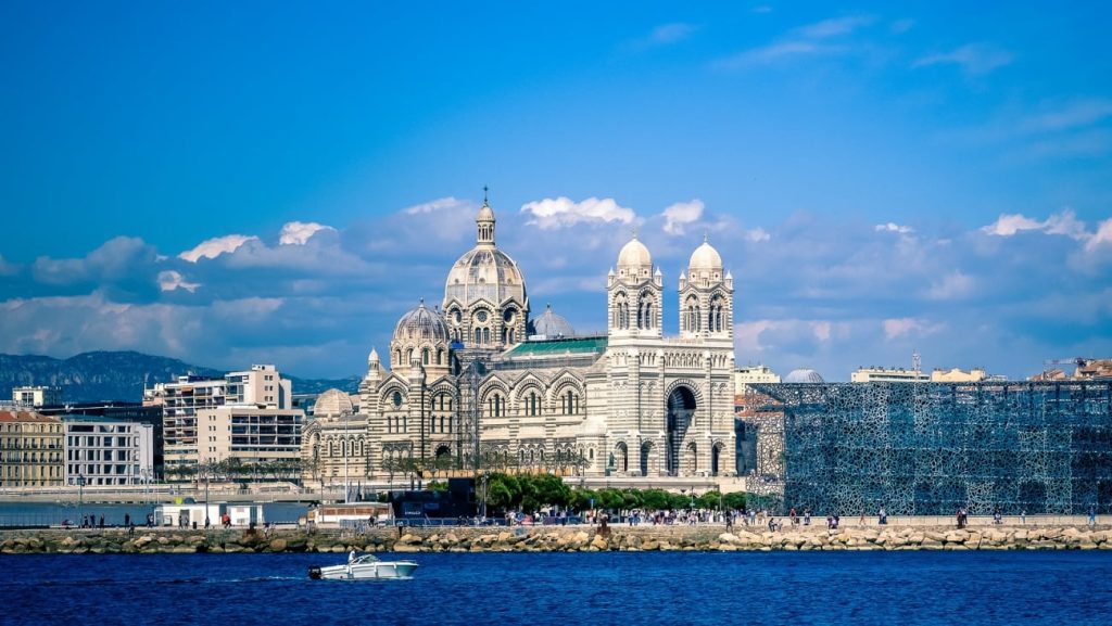 découvrez les meilleures offres d'assurance à marseille avec assurance avril. protégez votre avenir et celui de vos proches grâce à une couverture complète et un service client attentif. obtenez un devis personnalisé dès aujourd'hui!