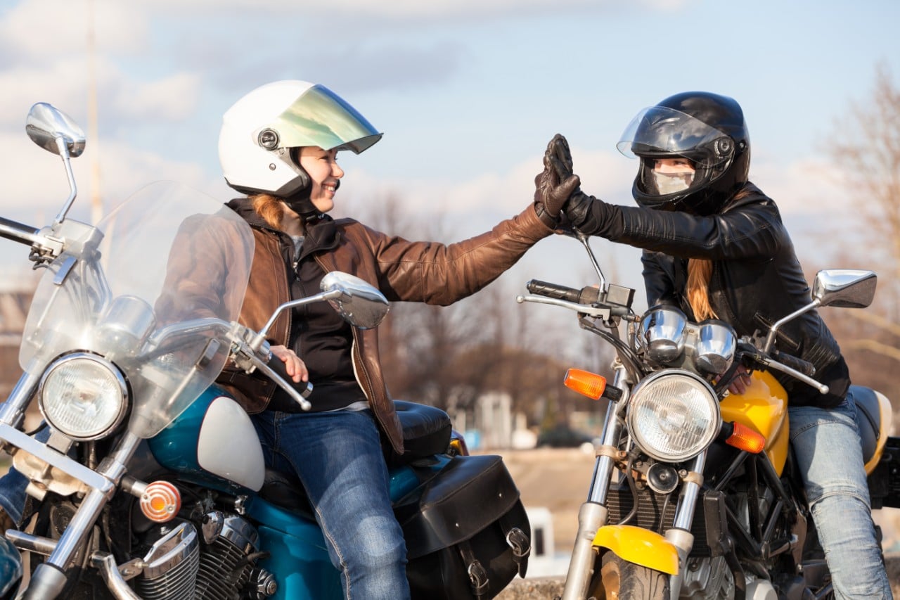 découvrez notre assurance moto spécialement conçue pour les jeunes conducteurs. profitez de tarifs compétitifs, d'une couverture adaptée à vos besoins et d'un accompagnement personnalisé pour une conduite en toute sérénité.