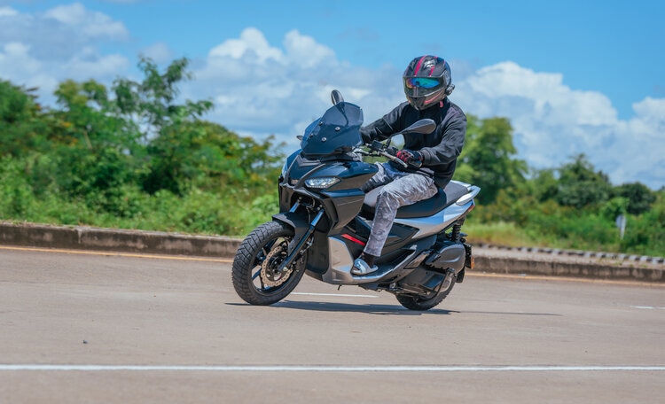 découvrez les meilleures options d'assurances pour deux-roues en 2023. protégez votre moto ou scooter avec des offres adaptées à vos besoins et à votre budget tout en bénéficiant d'une couverture complète et d'une assistance routière 24/7.