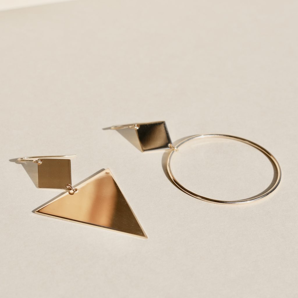 découvrez notre bijouterie éthique, où chaque pièce est conçue avec soin et respect pour l'environnement. offrez-vous des bijoux uniques, réalisés à partir de matériaux durables et responsables, tout en soutenant les artisans locaux. joignez l'élégance à l'éthique avec notre sélection raffinée.
